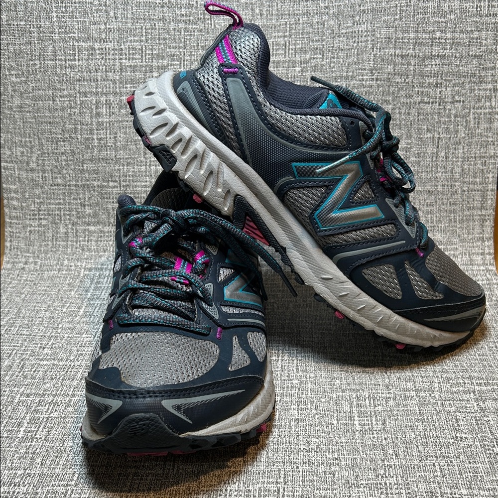 New Balance Women's Gray Teal & Pink Trail Sneakers size 8